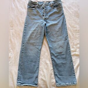 Levi’s women’s ribcage straight ankle jeans.  Size W32,L27. Light indigo.